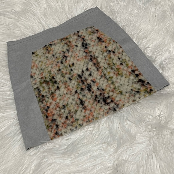 4𝒇𝒐𝒓$50 BANANA REPUBLIC pencil skirt gray with fron pattern Size6P - Picture 6 of 11